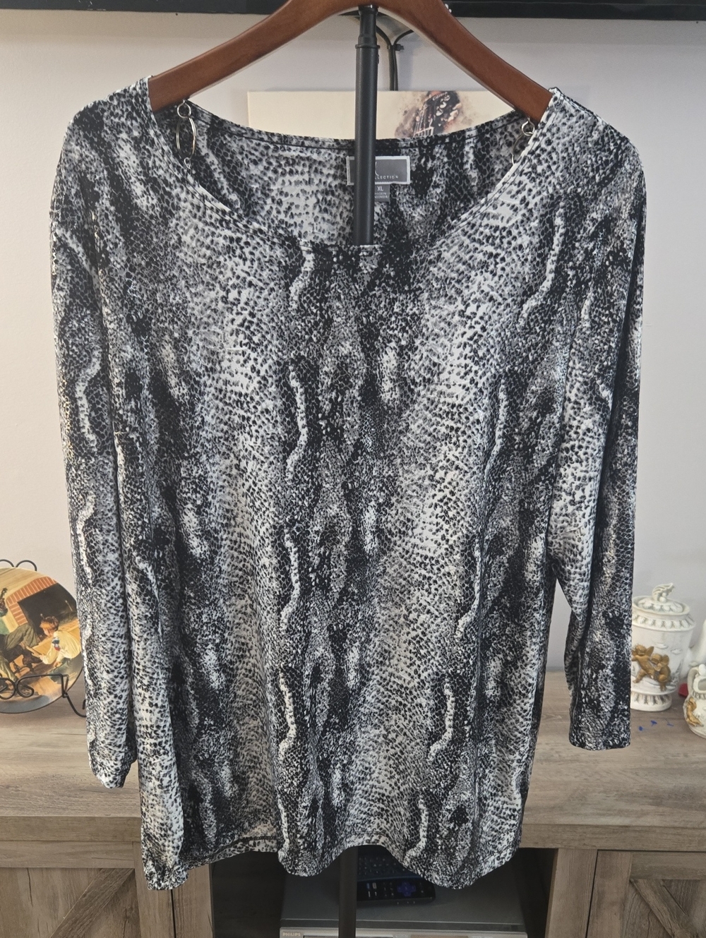 JM Collection Black and White Snake-Pattern Top